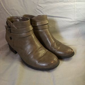 Liz Claiborne ankle boot